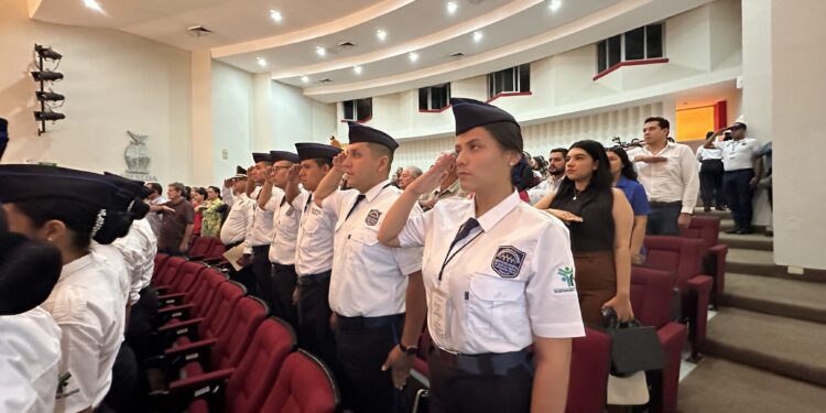 Un total de 20 elementos integran la primera generación de peritos graduados  de la Universidad de la Policía