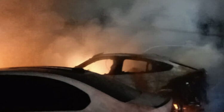 SSPE confirma vehículos incendiados en Sinaloa municipio