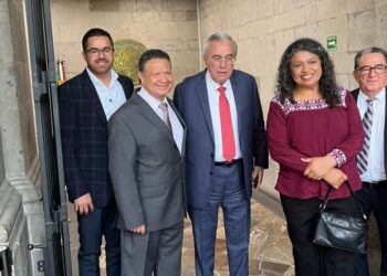 Ante el Presidente López Obrador, plantea Rocha asuntos de salud y educación para beneficio de los sinaloenses