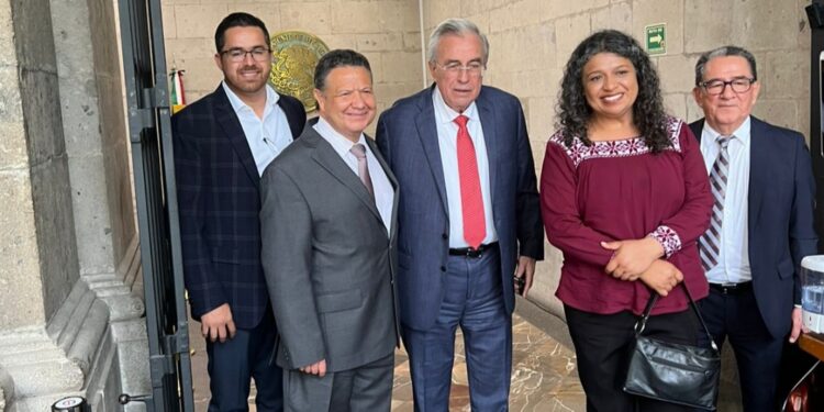 Ante el Presidente López Obrador, plantea Rocha asuntos de salud y educación para beneficio de los sinaloenses