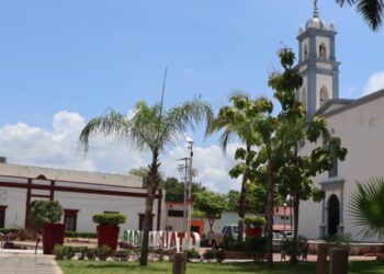 Badiraguato continúa en el camino de urbanización, inician trabajos en Zócalo principal