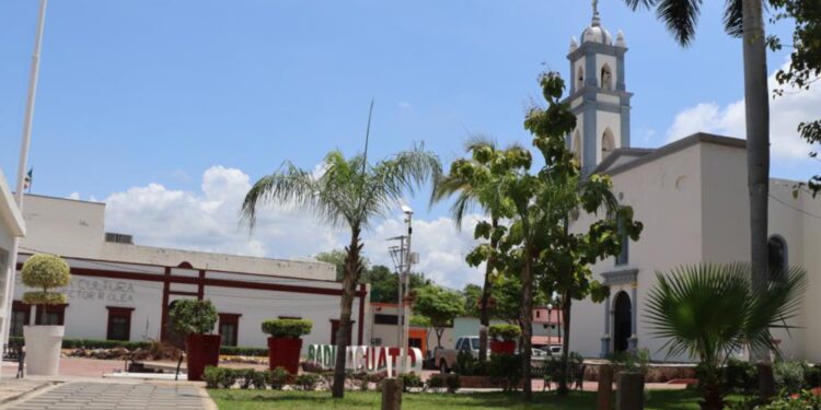 Badiraguato continúa en el camino de urbanización, inician trabajos en Zócalo principal