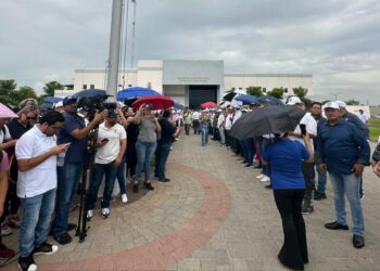 Trabajadores de la UAS realizan un “Pasillo de la Unidad” para respaldar al Rector Jesús Madueña Molina