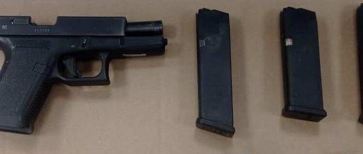 Aseguran a hombre armado en pleno centro de Culiacán