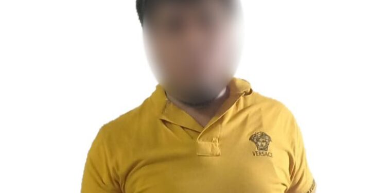 Detienen a tres hombres, uno de ellos armado