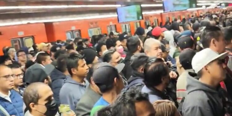 Reportan trenes detenidos y servicio lento en 5 líneas del Metro de la CDMX