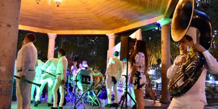 Suena la tambora Sinaloense en la Plazuela 27 de Septiembre