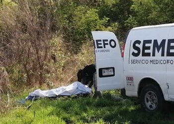 Sujetos con uniformes y unidades similares a los de la Marina atacan a balazos al dos hombres en Navolato