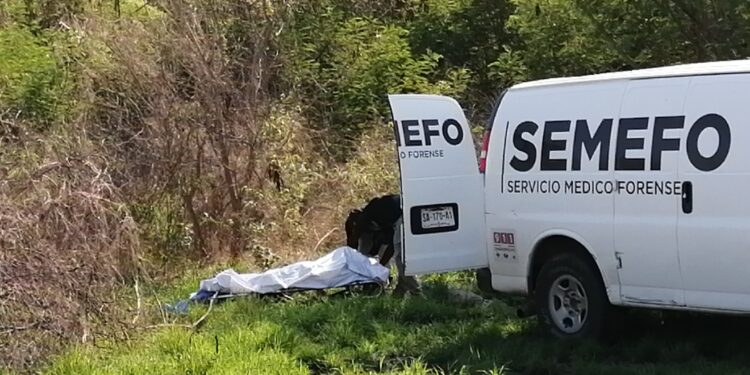 Sujetos con uniformes y unidades similares a los de la Marina atacan a balazos al dos hombres en Navolato