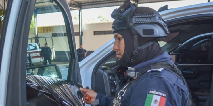 También Ahome atiende acuerdos del Consejo Estatal de Seguridad Pública al retirar polarizados en patrullas