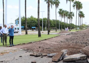 Gerardo Vargas supervisa la pavimentación del bulevar Rosales, entre Pedro Anaya y Agustina Ramírez