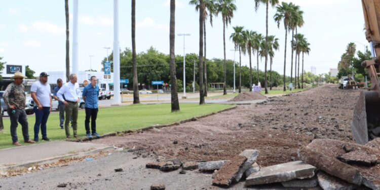 Gerardo Vargas supervisa la pavimentación del bulevar Rosales, entre Pedro Anaya y Agustina Ramírez