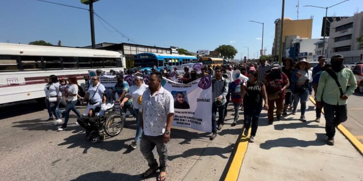¡Justicia, fuera Marinos!, jornaleros de Villa Juárez protestan ante asesinato del joven Jesús Antonio
