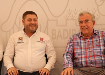 ¡Batequitas ya está iluminada! El Gobernador y Alcalde encienden el nuevo alumbrado público