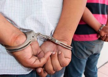 Condenan a par de sujetos a 2 años y 6 meses de prisión por robo de celulares