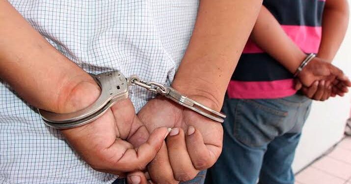 Condenan a par de sujetos a 2 años y 6 meses de prisión por robo de celulares