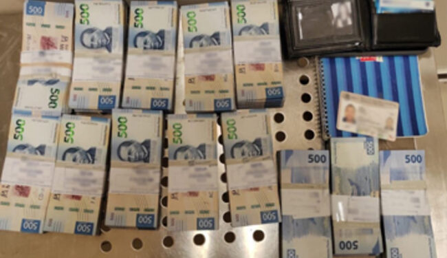 Viajero es detenido con 659 mil pesos en el Aeropuerto de Apodaca, Nuevo León
