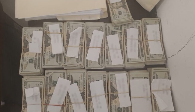 Ingreso a México con más de un millón de pesos en monedas de diferentes países y fue detenido