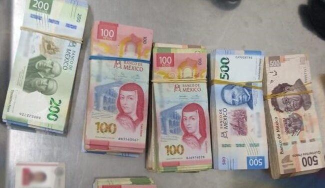 Detienen a persona en posesión de 300 mil pesos en efectivo en Monterrey