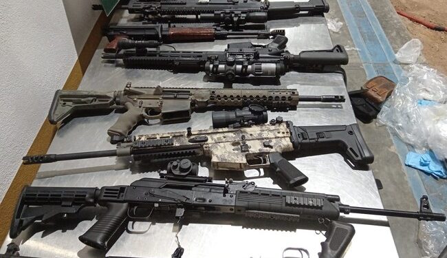 Cargadas con un arsenal dos mujeres ingresaron a México y fueron detenidas