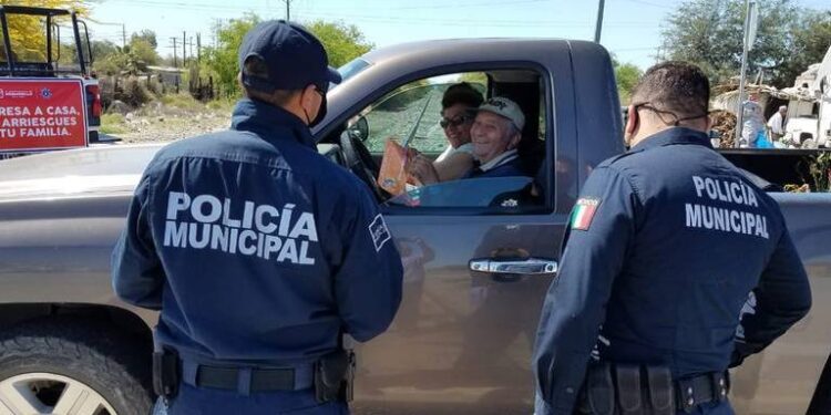 Policías de Mazatlán violaron los derechos humanos de una persona en la vía pública