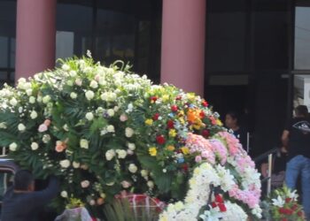 Con flores y música despiden a María Fernanda, hija de “El Flaco”