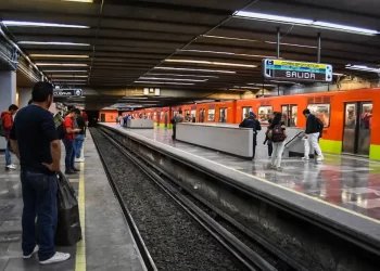 Muere supuesta pareja arrollada por convoy del Metro de CDMX en estación Hidalgo