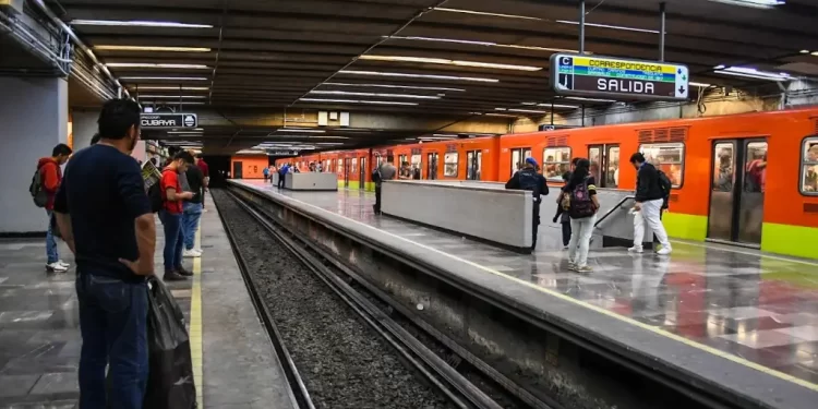 Muere supuesta pareja arrollada por convoy del Metro de CDMX en estación Hidalgo