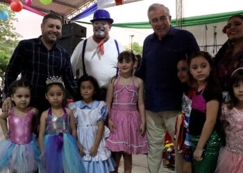 Alcalde de Badiraguato presente en el Carnaval de El Llano de los Rochín