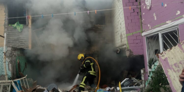 Se registra explosión por acumulación de gas en Neza, hay al menos 3 heridos