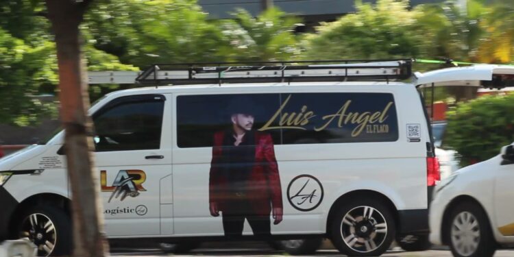 Con flores y música despiden a María Fernanda, hija de “El Flaco”