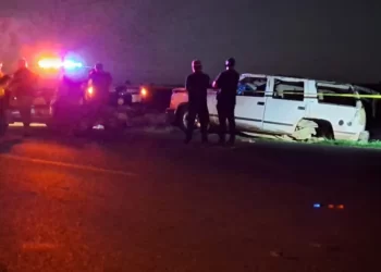 Vuelca camioneta en Quilá y mueren padre e hijo está madrugada