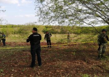 Hallan a hombre muerto a un costado de La Laguna Colorada