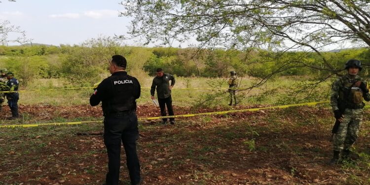 Hallan a hombre muerto a un costado de La Laguna Colorada