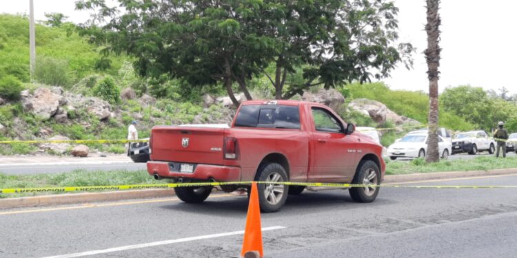 Ejecutan de “carro a carro” frente al Splash Club a vecino de la Guadalupe Victoria