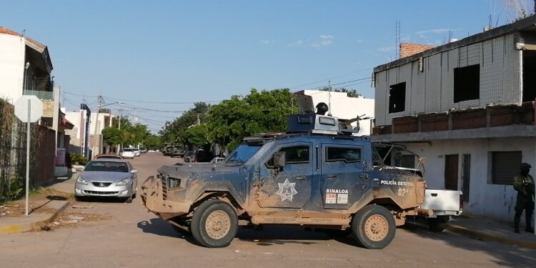 Militares y PEP aseguran una residencia en la colonia Revolución