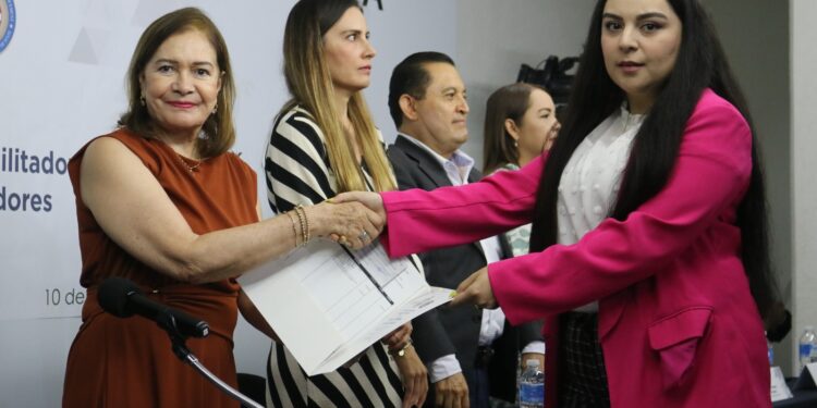 Certifica la FGE a 67 operadores del sistema de justicia