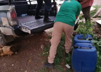 Niños localizan bidones con químicos peligrosos y casi resultan intoxicados