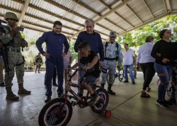 Rocha encabeza Brigada Especial de Apoyo Inmediato Social y Humanitario en Sinaloa Municipio