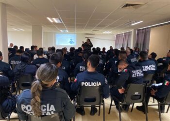 Promueve con policías estatales el respeto y el trabajo conjunto con periodistas y defensores de los derechos humanos en la entidad
