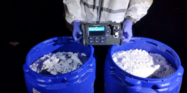 Guardia Nacional y Ejército Mexicano aseguran 140 kilos de metanfetamina en Cosalá