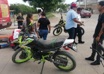 Grave joven motociclista atropellado por un camión urbano de la ruta Zapata-Centro