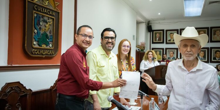 Entregan bonos a 220 jubilados del Stasac