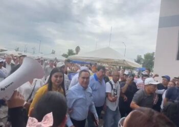 Madueña Molina llega al juzgado con todo el apoyo universitario