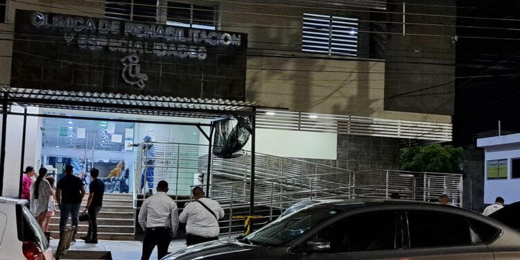 Se ahoga un niño en la alberca de un salón de fiestas