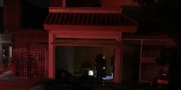 Arde casa en la colonia Toledo Corro