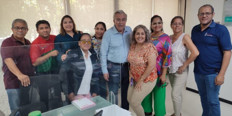 Prometí saludarlos personalmente y aquí estoy cumpliendo: Rocha Moya a trabajadores de la USE de Guamúchil