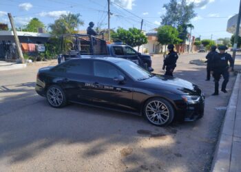 Policías recuperan un vehículo con reporte de robo en Estados Unidos