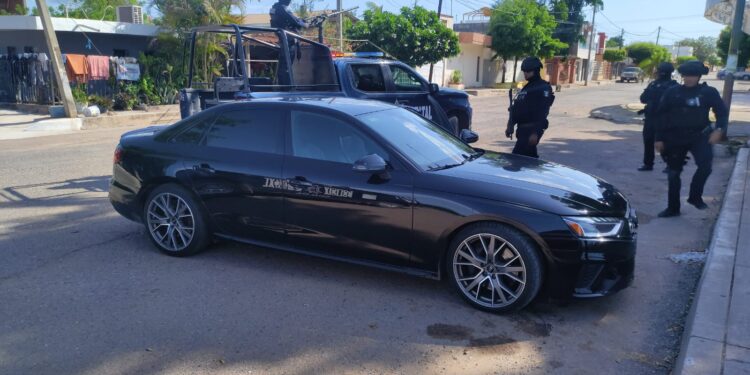 Policías recuperan un vehículo con reporte de robo en Estados Unidos