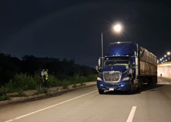 Muere motociclista atropellado por un trailer